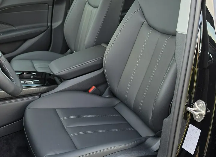 AUDI A6 -