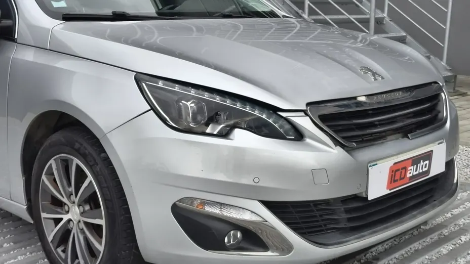 PEUGEOT 308 -