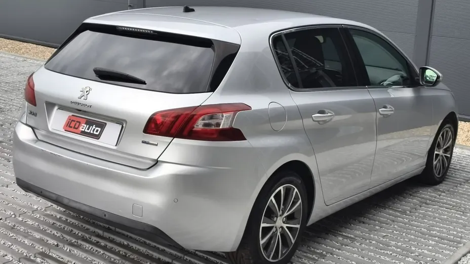 PEUGEOT 308 -