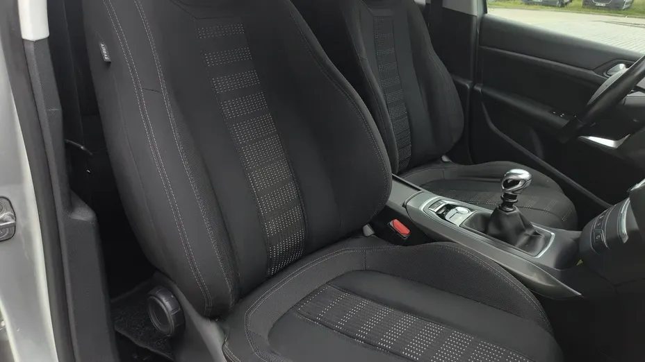 PEUGEOT 308 -