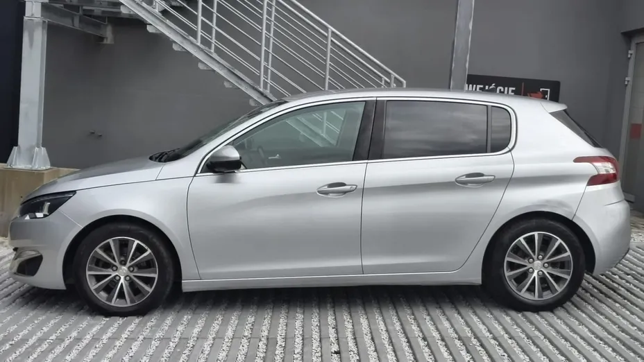 PEUGEOT 308 -