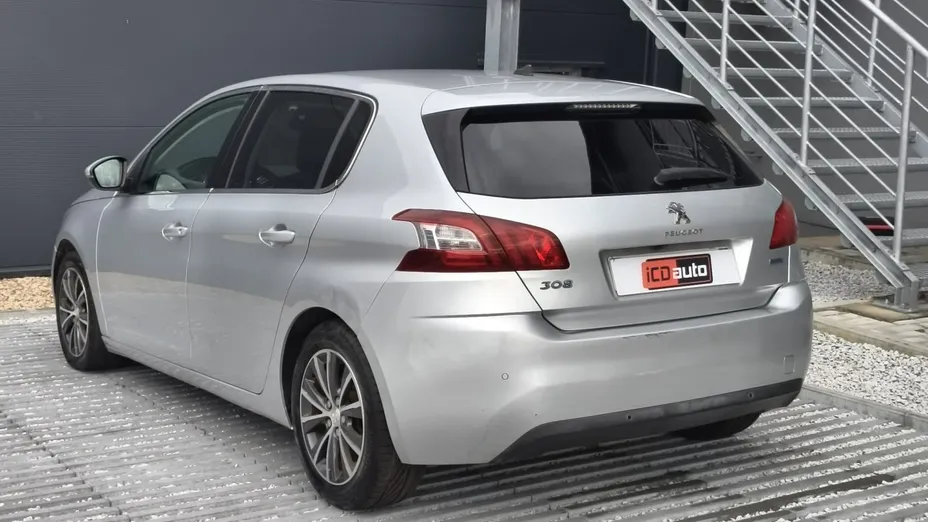 PEUGEOT 308 -