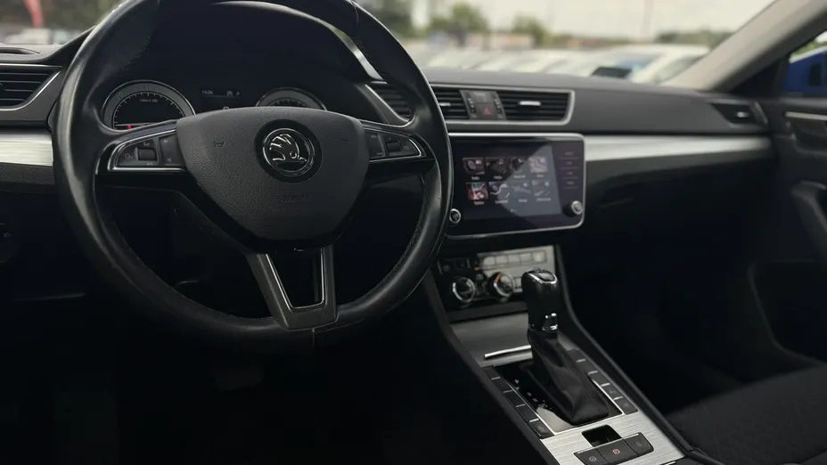 SKODA Superb -