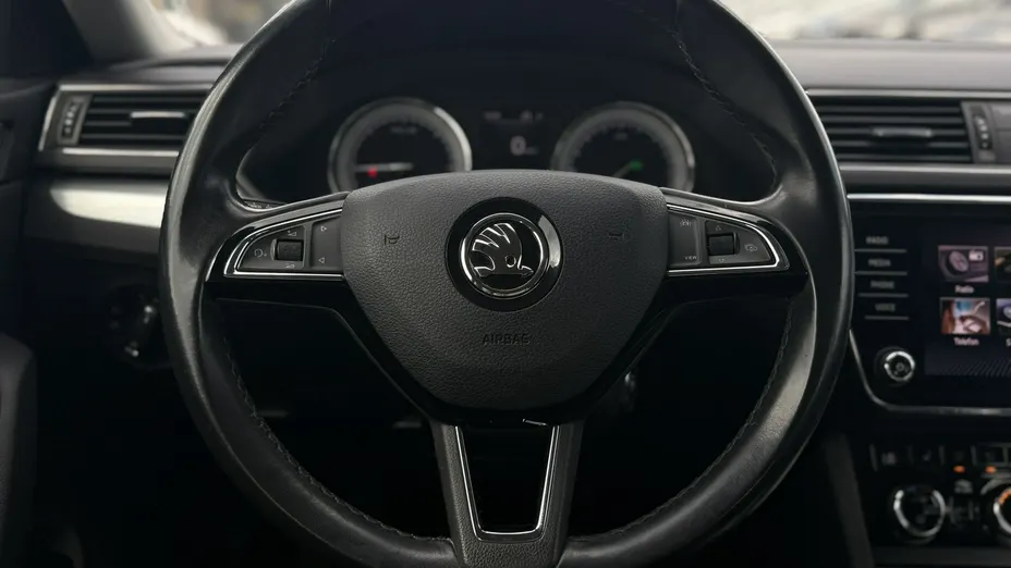 SKODA Superb -