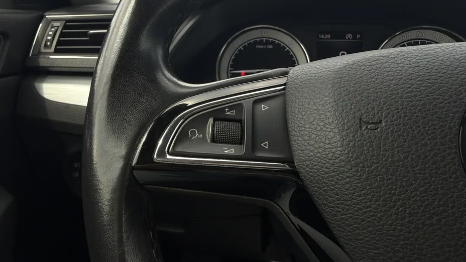 SKODA Superb -