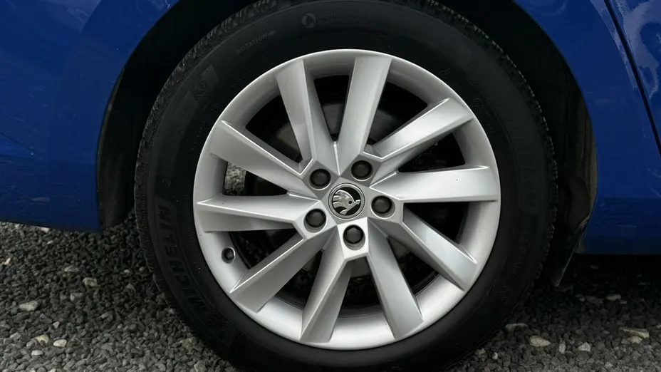 SKODA Superb -