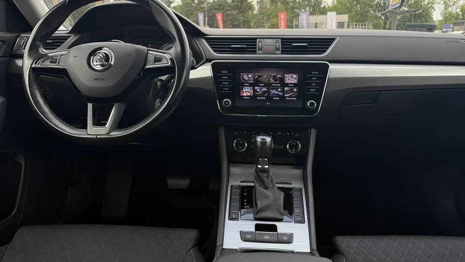 SKODA Superb -