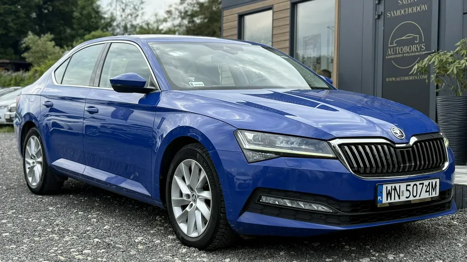 SKODA Superb -