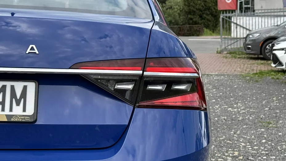 SKODA Superb -