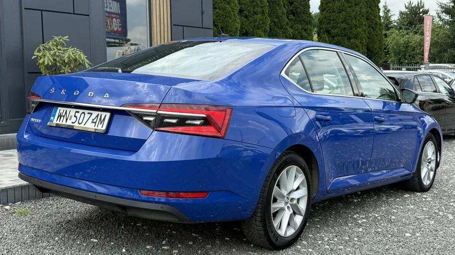 SKODA Superb -