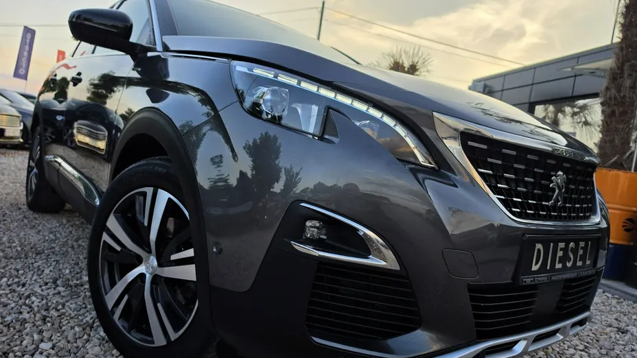 PEUGEOT 3008 -