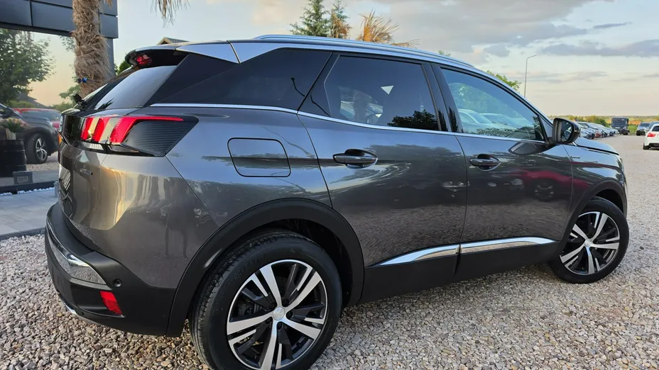 PEUGEOT 3008 -