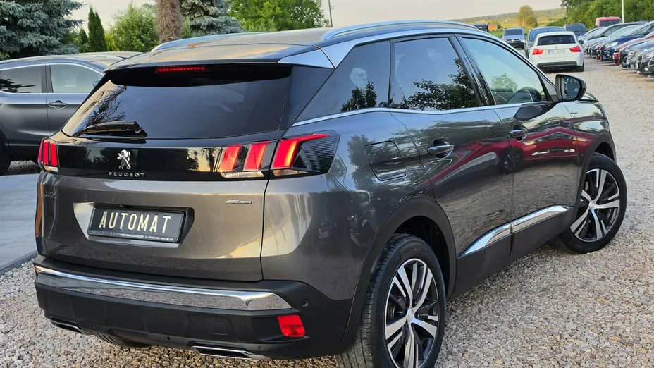 PEUGEOT 3008 -