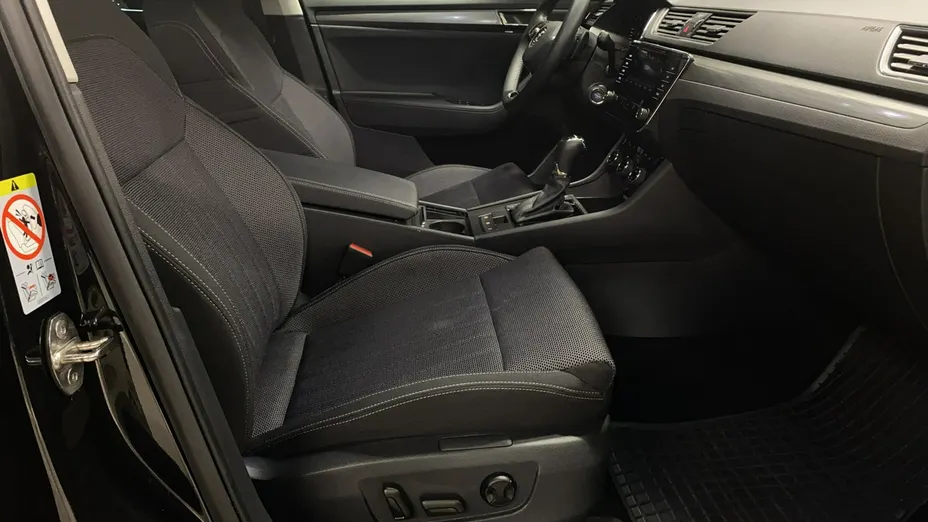 SKODA Superb -