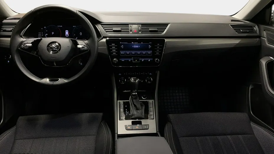 SKODA Superb -