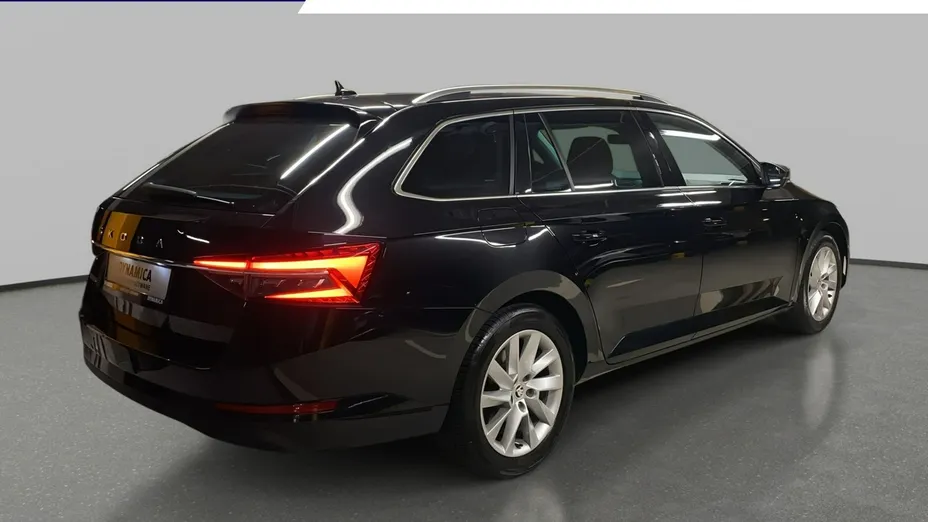 SKODA Superb -