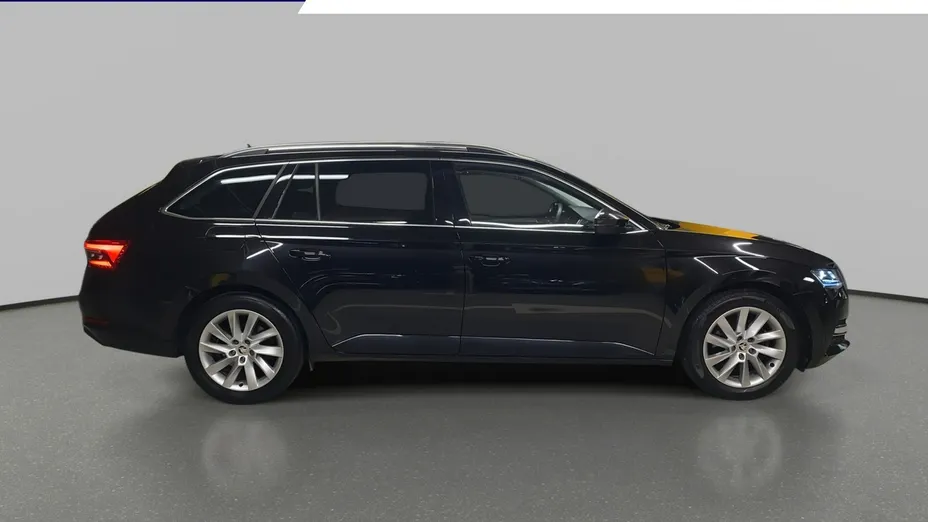 SKODA Superb -