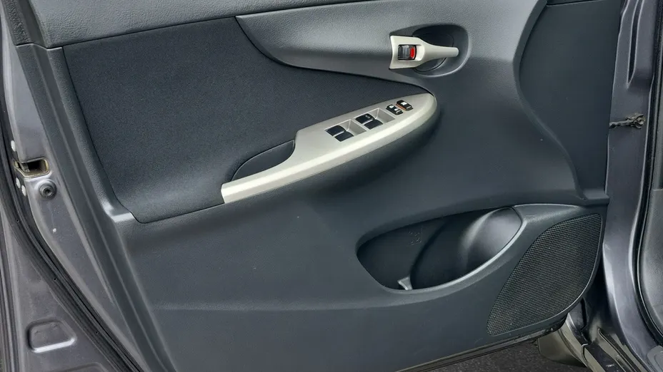 TOYOTA Corolla -