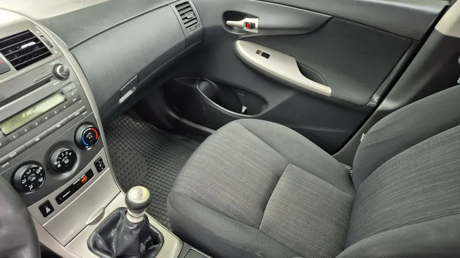 TOYOTA Corolla -