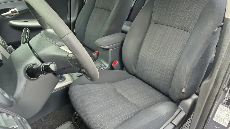 TOYOTA Corolla -