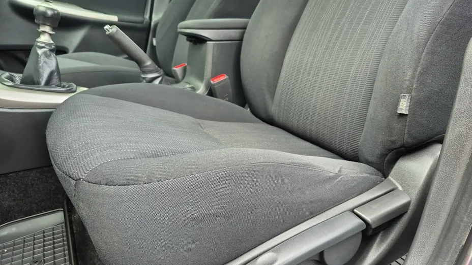 TOYOTA Corolla -