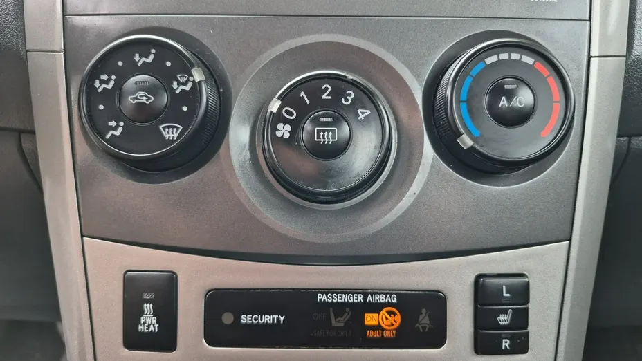 TOYOTA Corolla -
