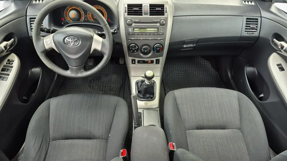 TOYOTA Corolla -
