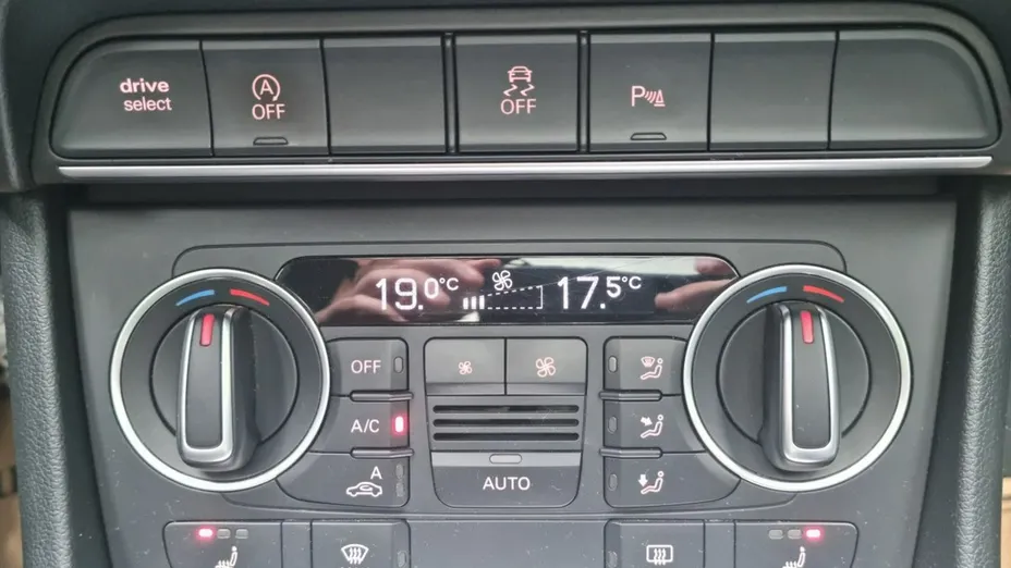 AUDI Q3 -