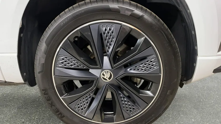 SKODA Karoq -