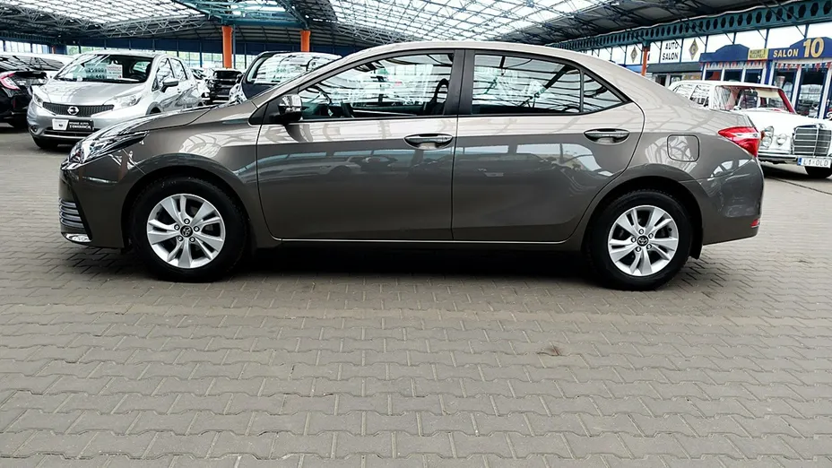 TOYOTA Corolla -