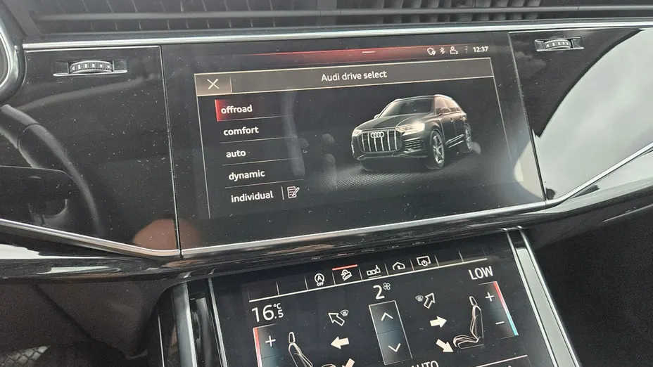 AUDI Q7 -