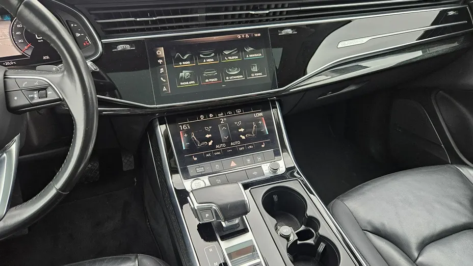 AUDI Q7 -