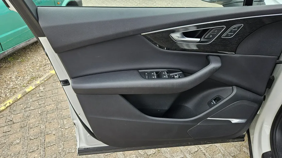 AUDI Q7 -