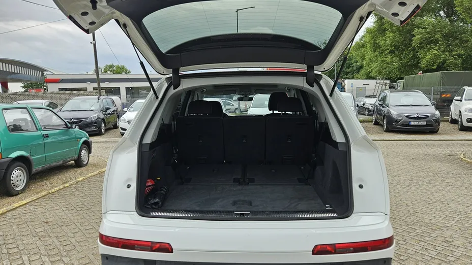 AUDI Q7 -