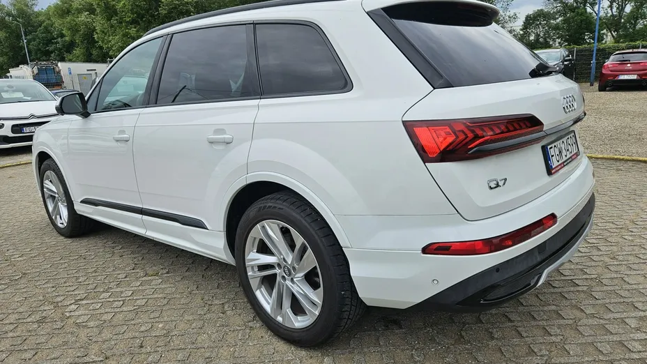 AUDI Q7 -
