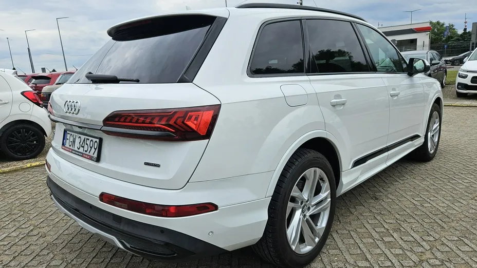 AUDI Q7 -