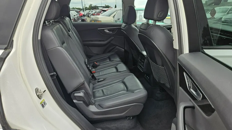 AUDI Q7 -