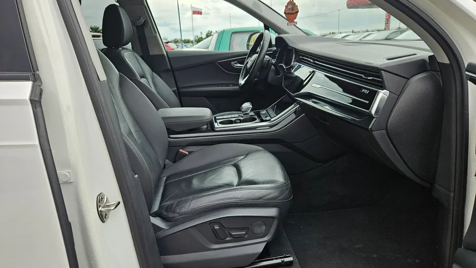 AUDI Q7 -