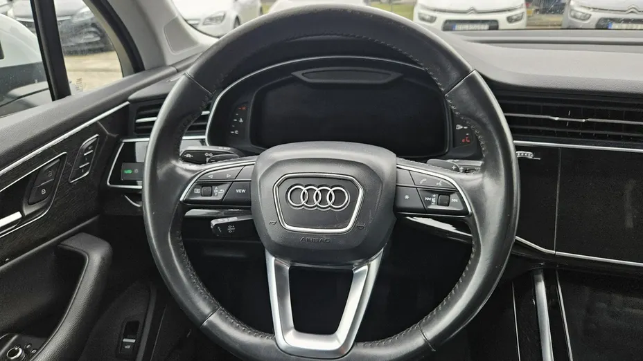 AUDI Q7 -