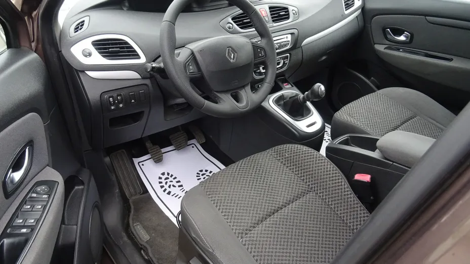 RENAULT Scenic -