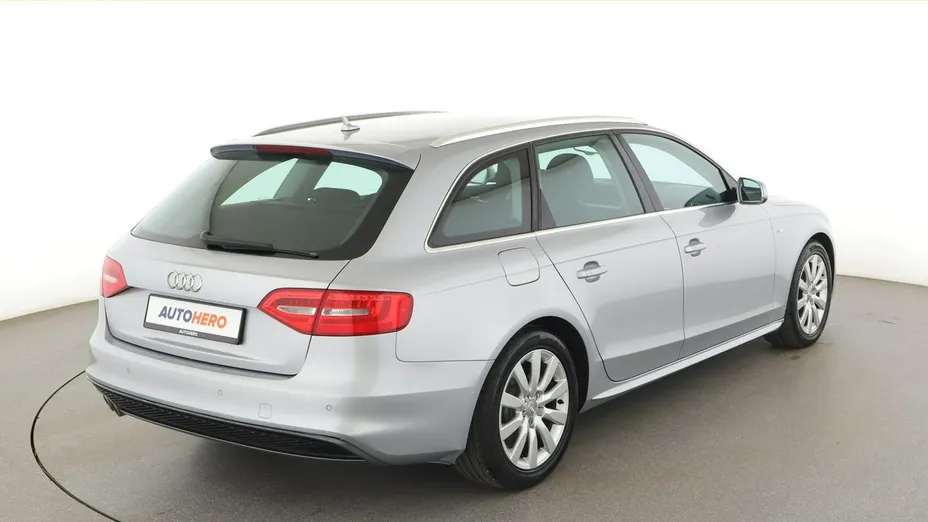 AUDI A4 -