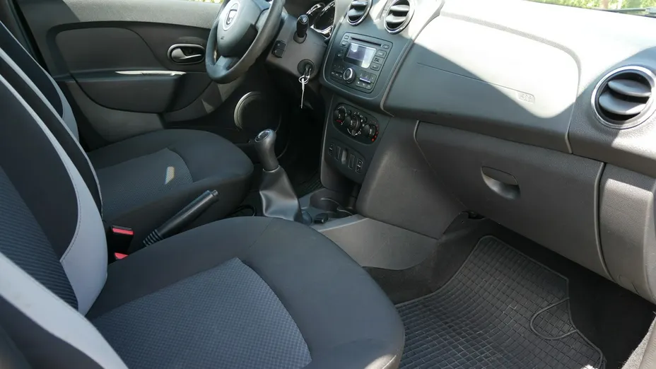 DACIA Logan -