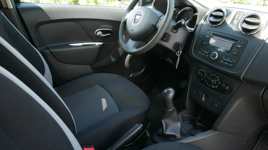DACIA Logan -