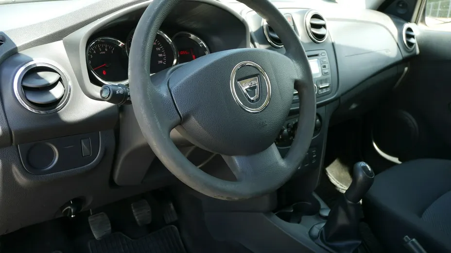 DACIA Logan -