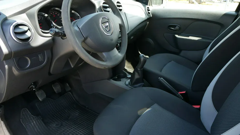 DACIA Logan -
