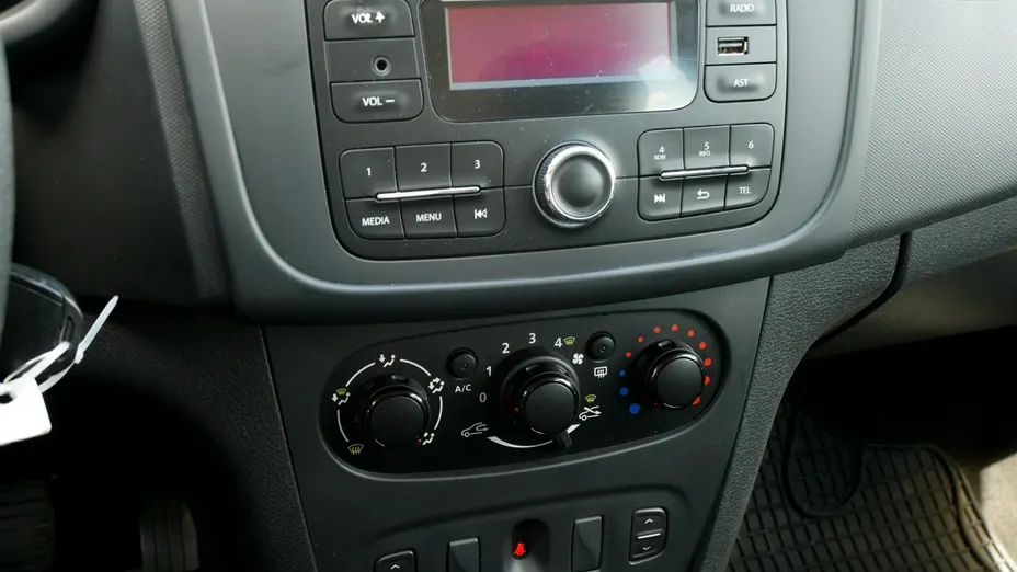 DACIA Logan -