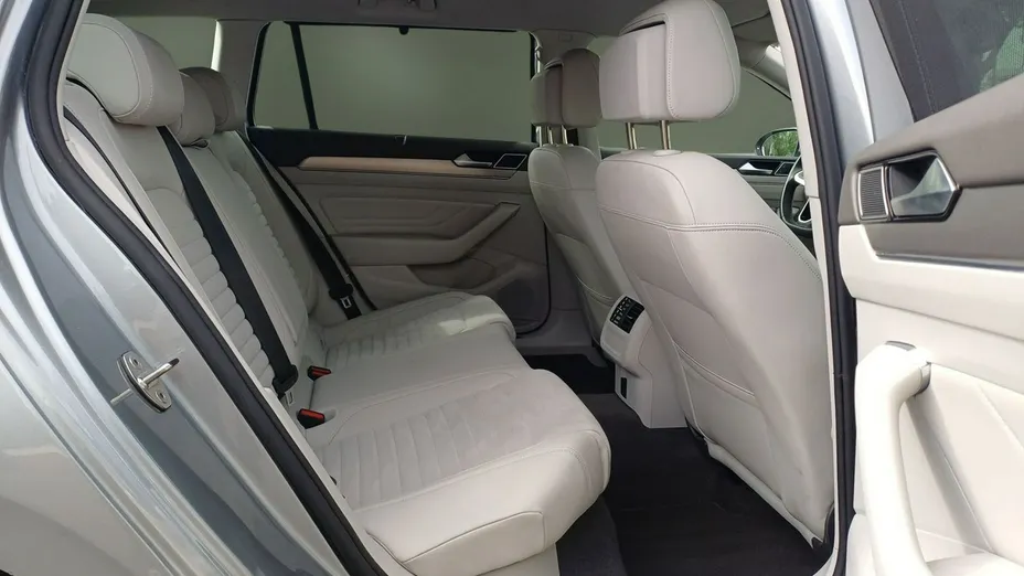 VOLKSWAGEN Passat -