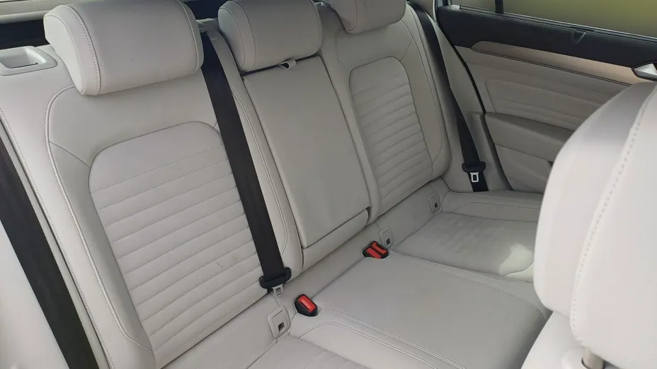 VOLKSWAGEN Passat -