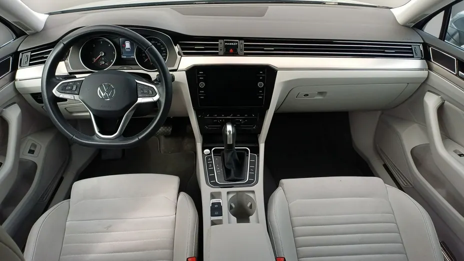 VOLKSWAGEN Passat -