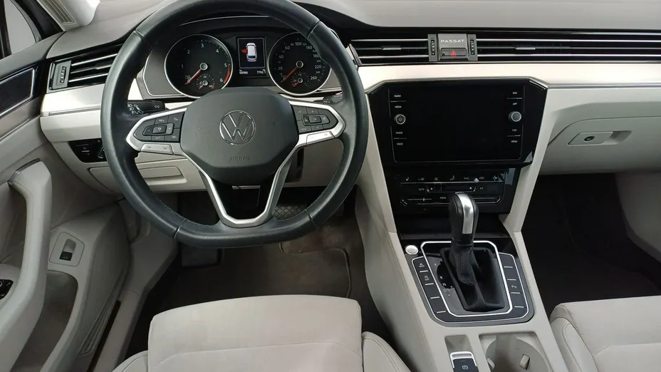 VOLKSWAGEN Passat -